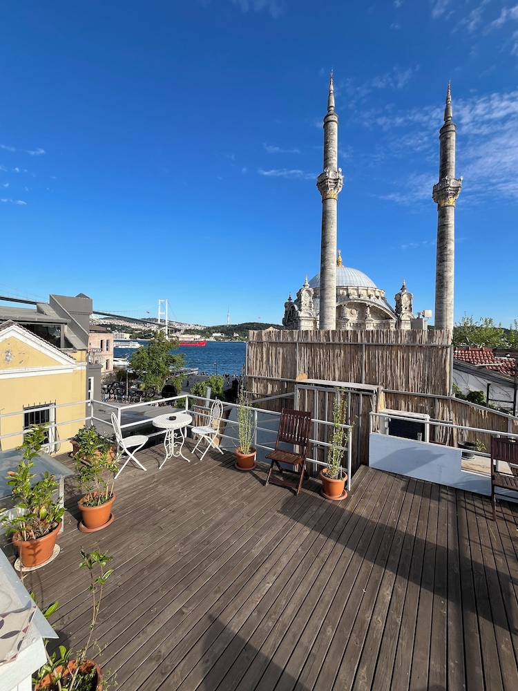 Levant Pension de Luxe