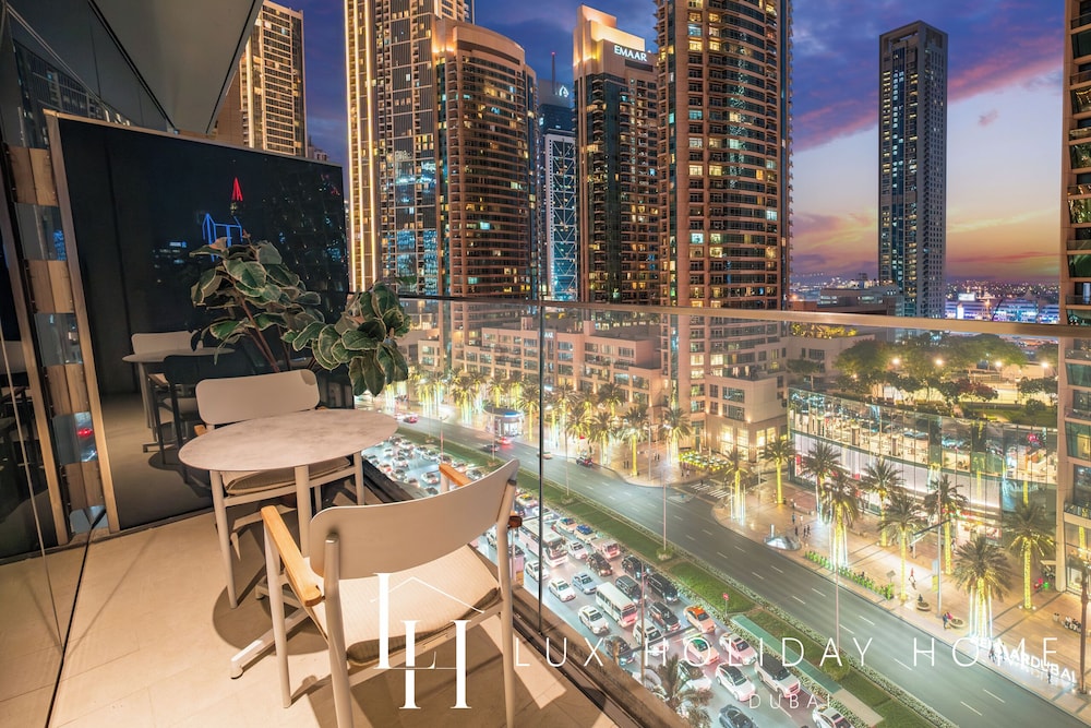 LUX The Address Opera Downtown Suite