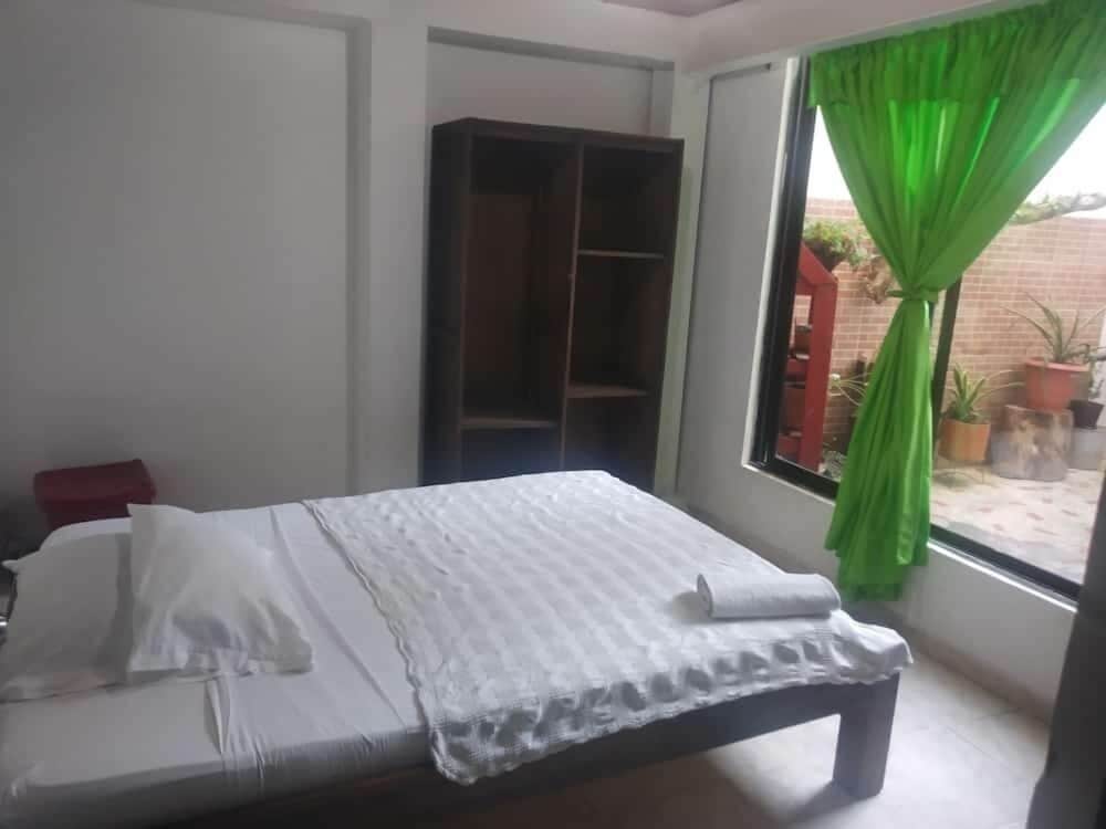 HOSTAL LA MERCEDES STREET