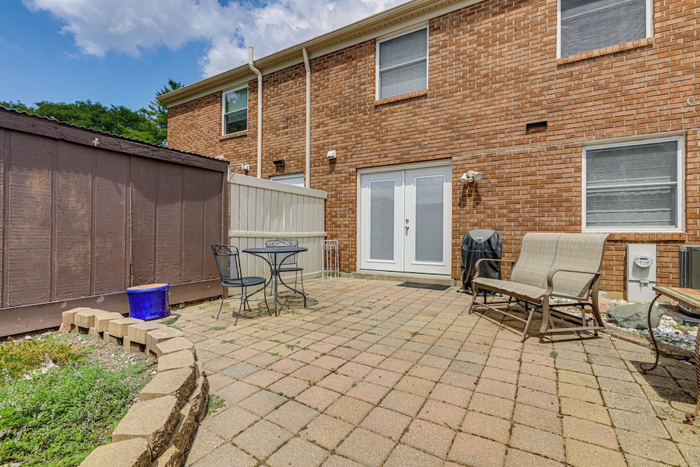 Townhome 10 Mi to Wpafb & Dayton!