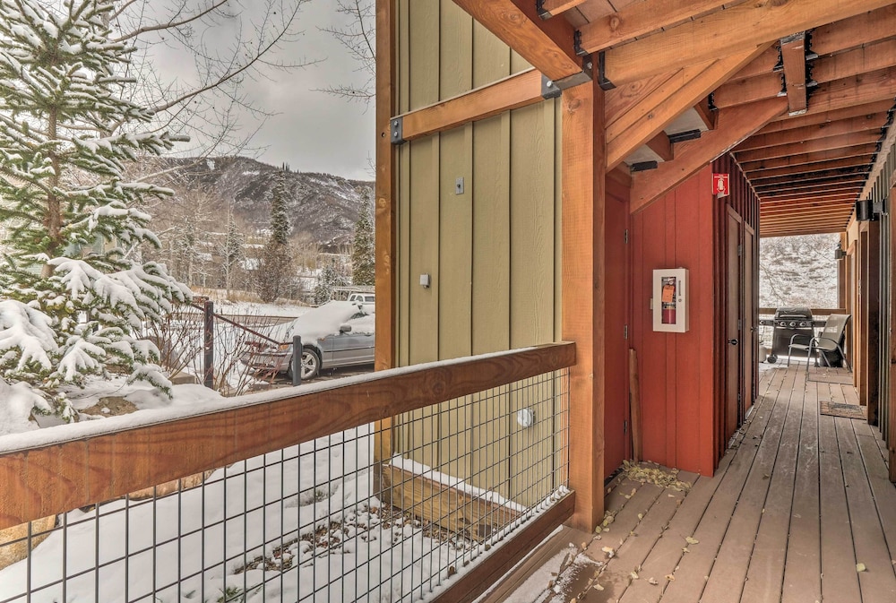 Ski-in/out Snowmass Condo w/ Community Hot Tub! view 3