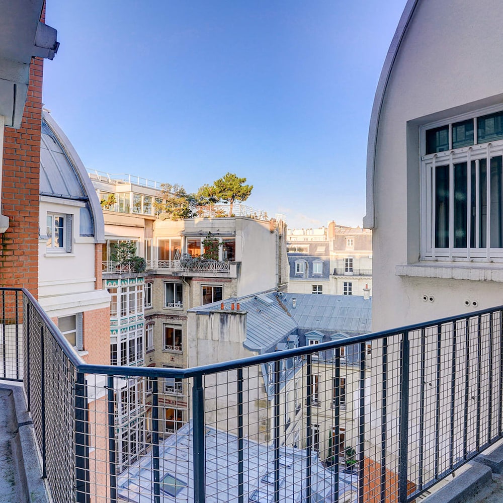 Bright Etoile Bright 2 bed Close to Eiffel Tower Arc the Triomphe et Champs Elysees