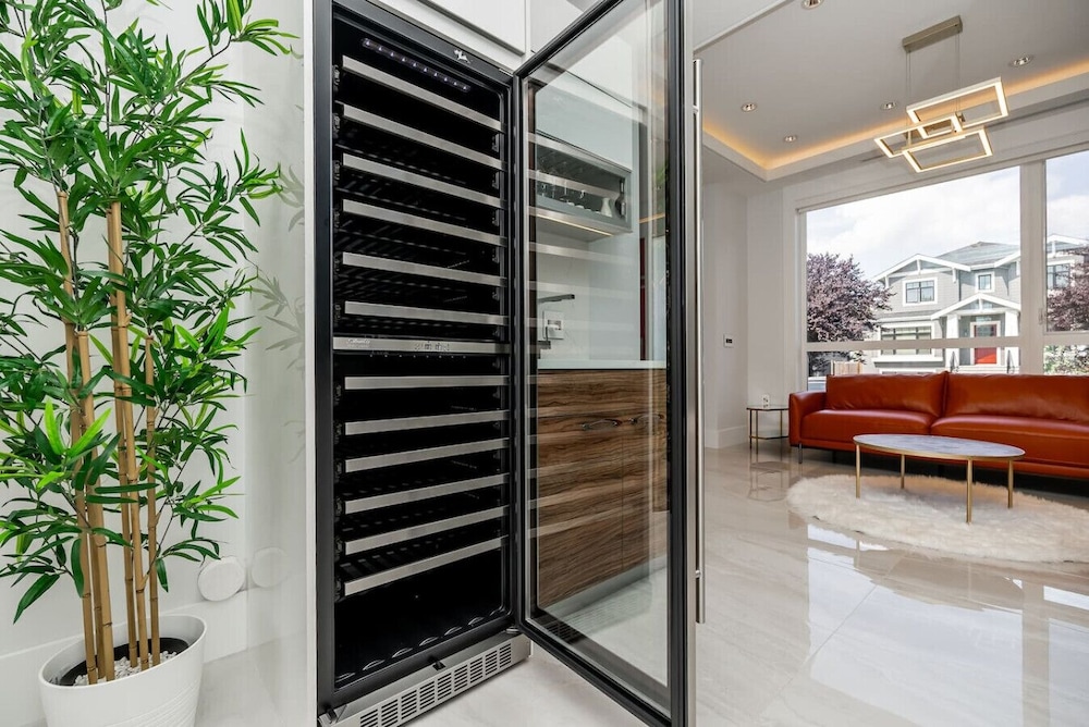 Centrally-located Luxury Home With Views Cinema