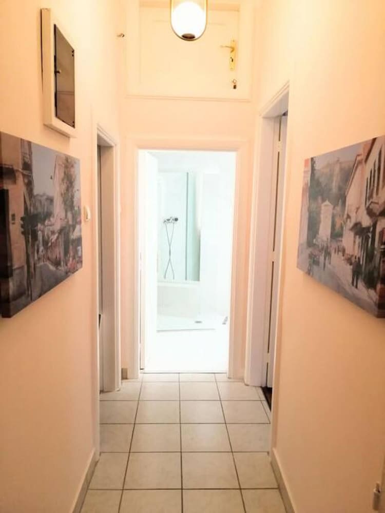 Elegant Apartment in Parliament Square