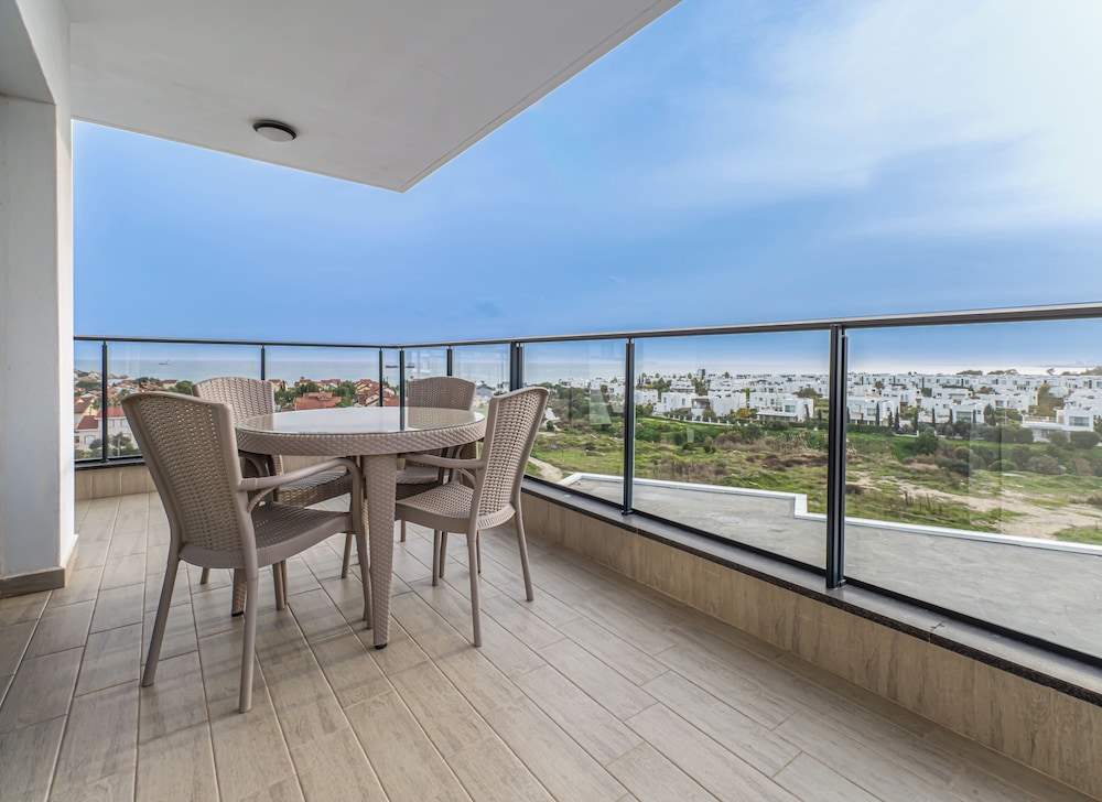 Caesar Blue Seaside Luxury Apartments