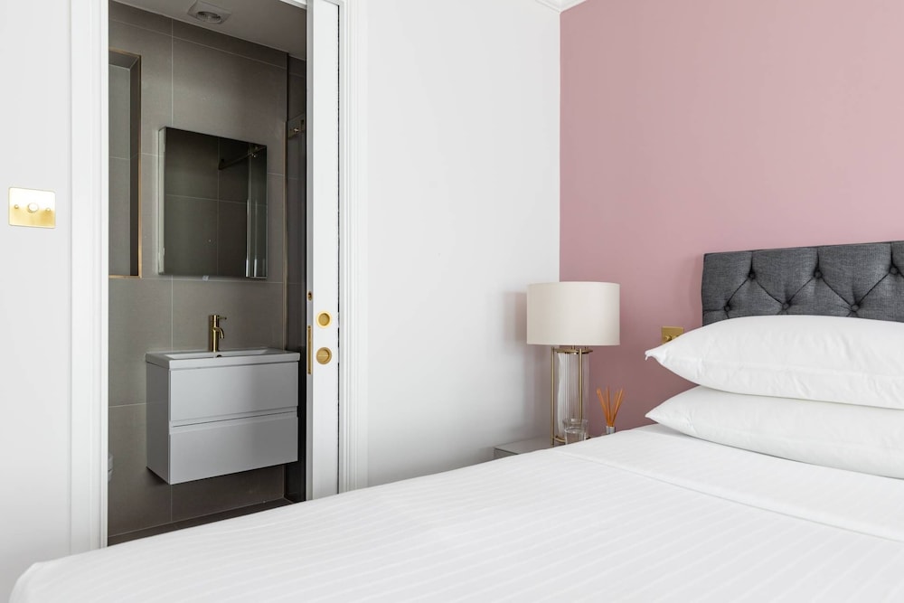 Westbourne Park Road Xviii by Onefinestay