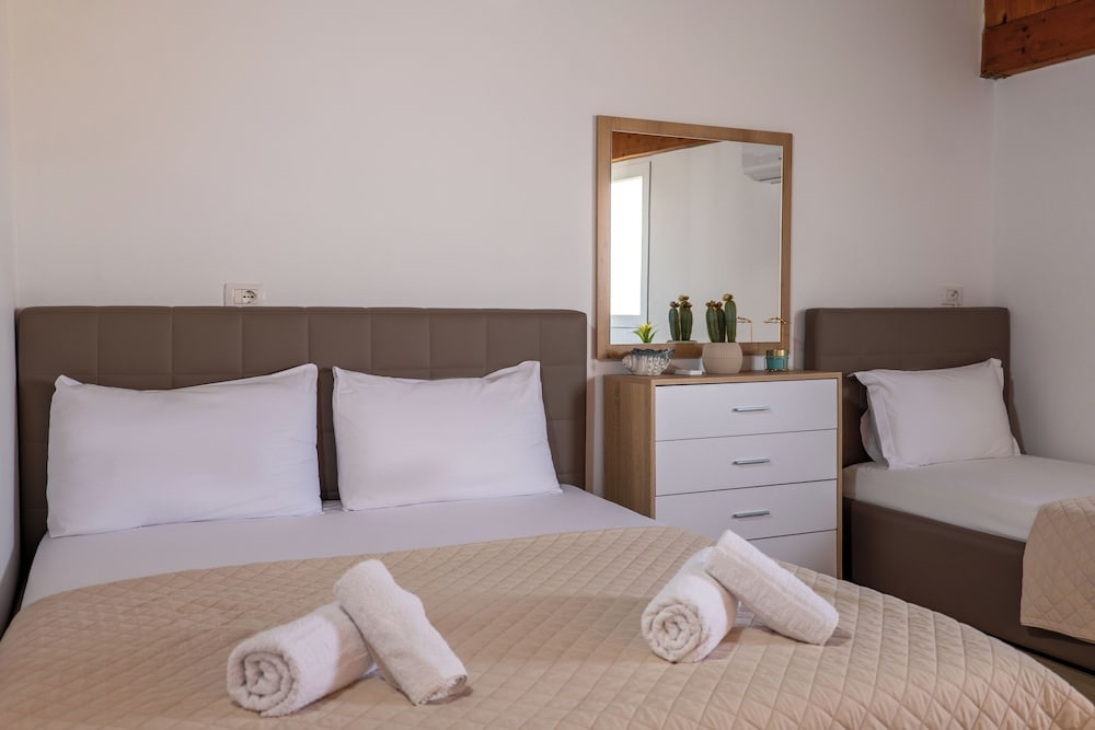 Atlantis Hotel & Apartments