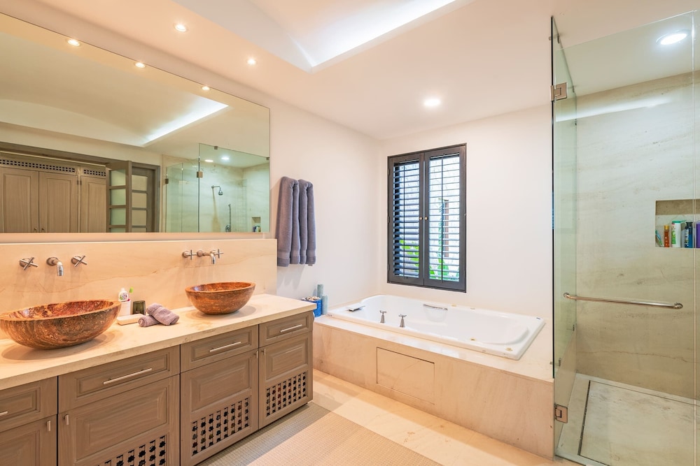 Amazing 3 Bedroom Condo - Property Image 12