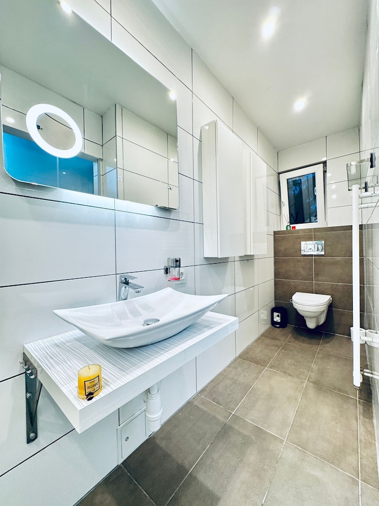 2BR 1LR Apartment for 5 Peaceful Stay
