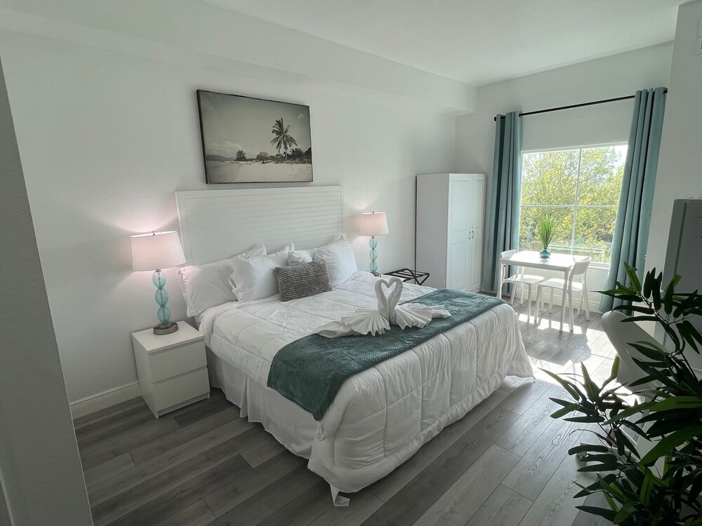 King Bed Studio Free Shuttle