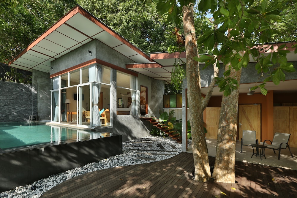 Hotel Ambong Pool Villas - Image 1