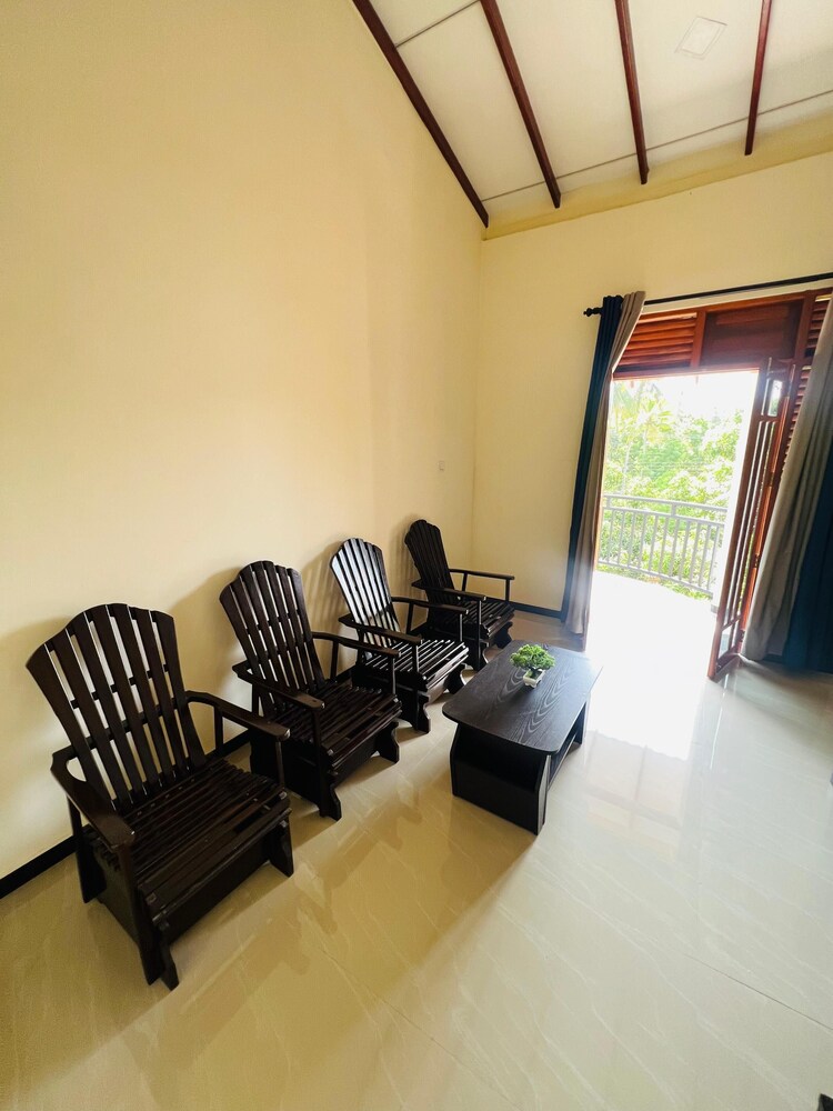 Yala Mangora Inn