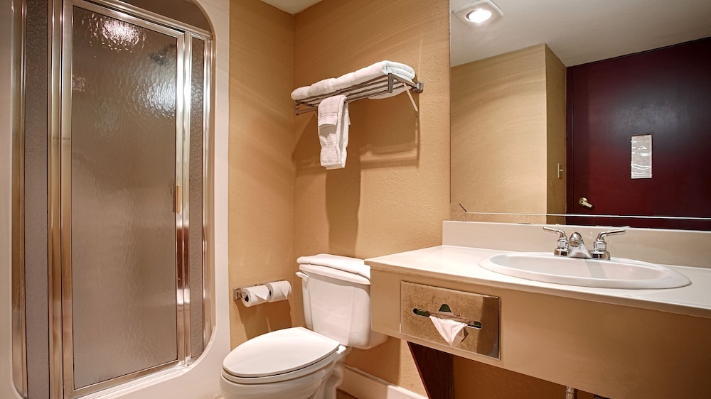 Quality Inn & Suites Carthage near Precious Moments Chapel