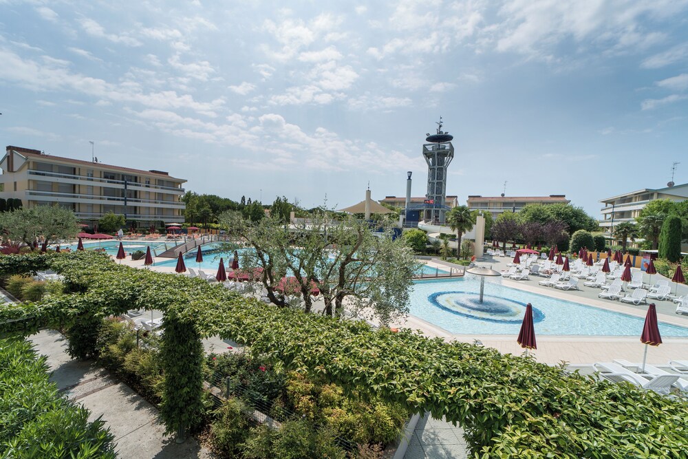 Super Villaggio Planetarium Resort one Bedroom Apartment Sleeps 4 Persons