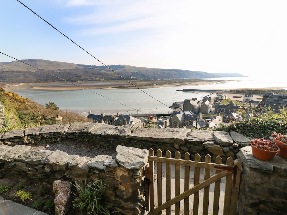 2 Bwth Mawr