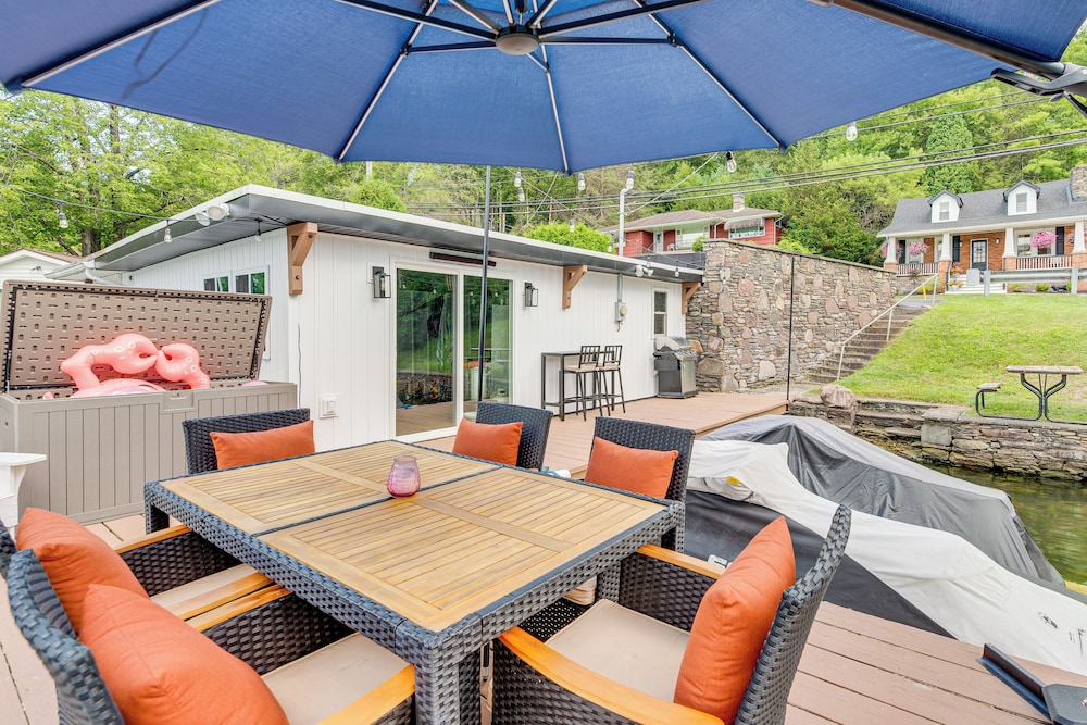 Recently Renovated Harveys Lake Retreat w/ Dock!