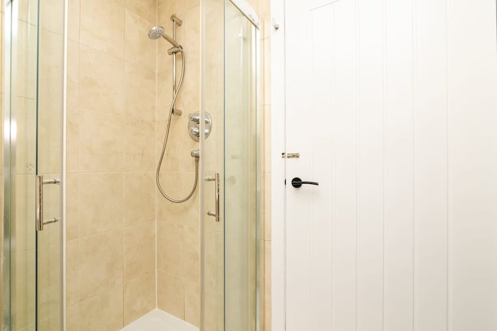 2 Bedroom Flat - Free Parking