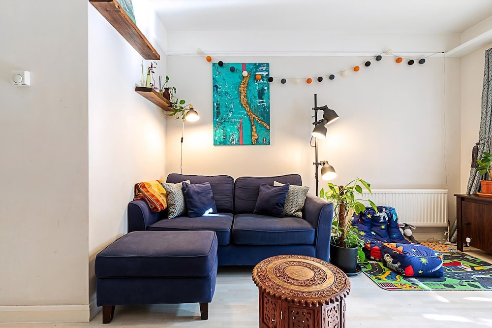 Stylish & Spacious 3-bed Home in Vibrant Bow