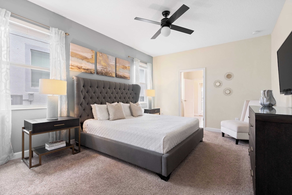Stinger Luxe Retreat by Avantstay 8BR Luxury Villa Near Disney w/ Pool & Game Room