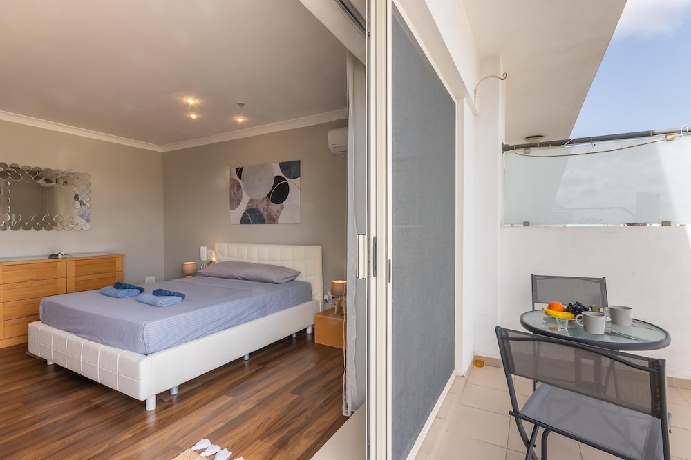 Modern Penthouse Savoy Garden in Gzira