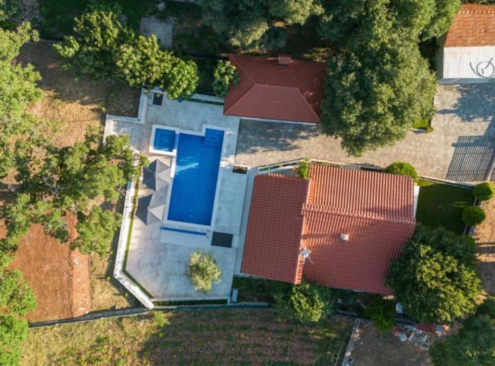 Idyllic Escape Villa Maretici With Pool and Private Garden