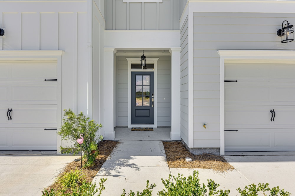 1 Mi to Sand & Surf: Townhome w/ Pool in Pcb!