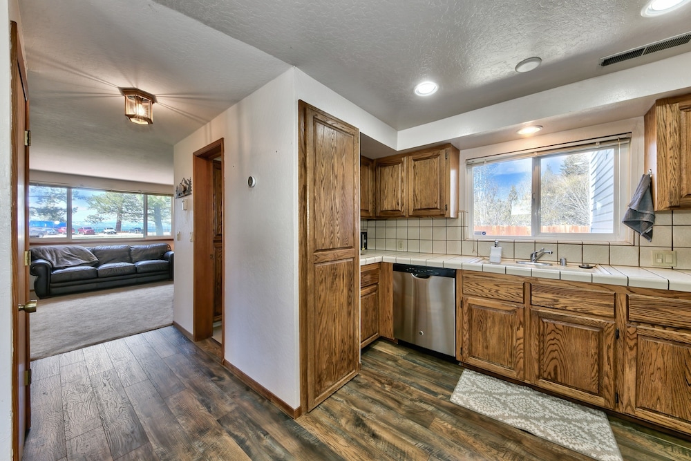 853p Lakeside Beach 4 Bedroom Home