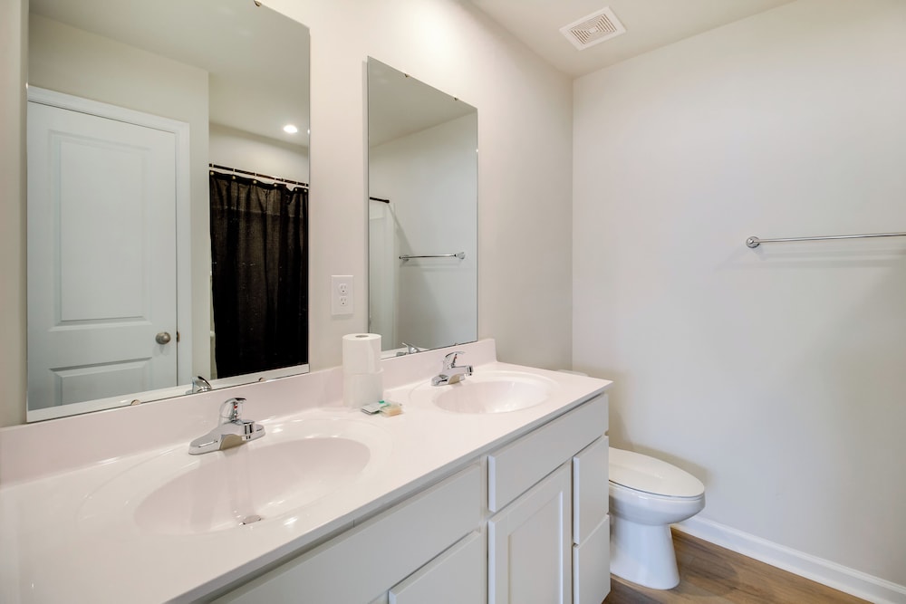 Modern Townhome w/ Patio 7 Mi to Dtwn Cartersville