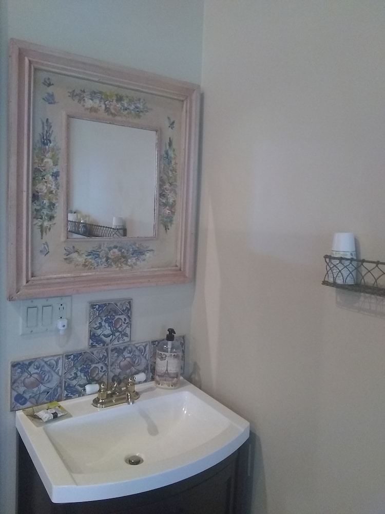 Tanglewood Suites - Property Image 12