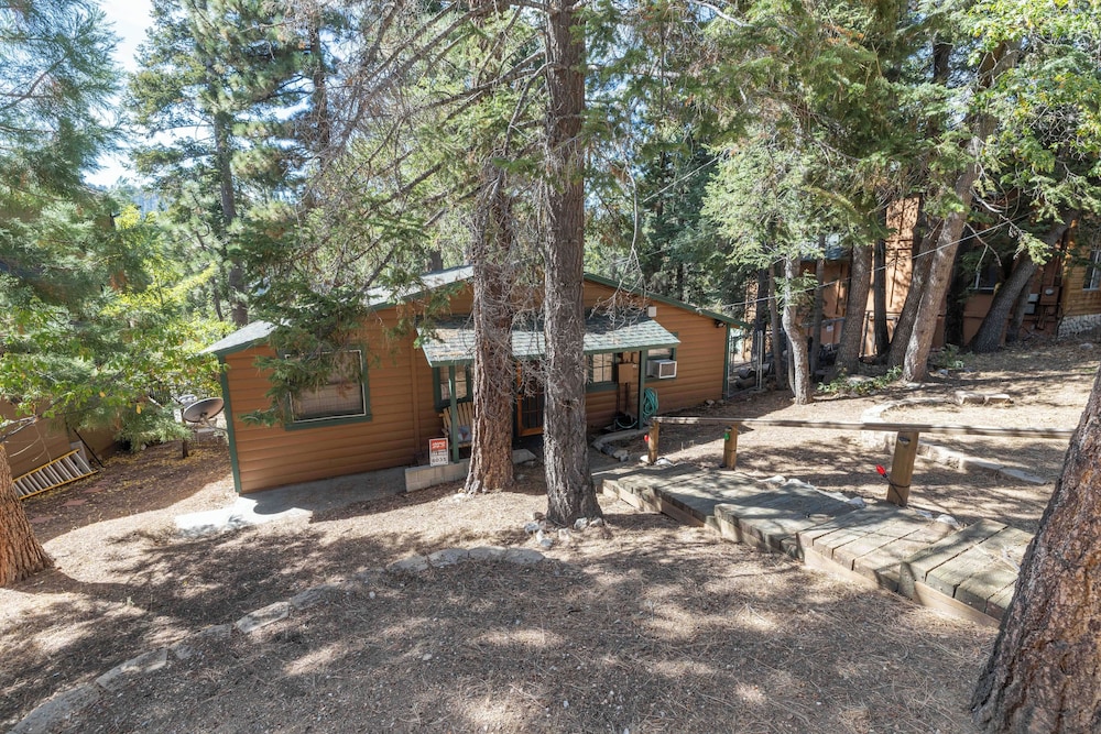 True Big Bear Lake Cabin with jacuzzi
