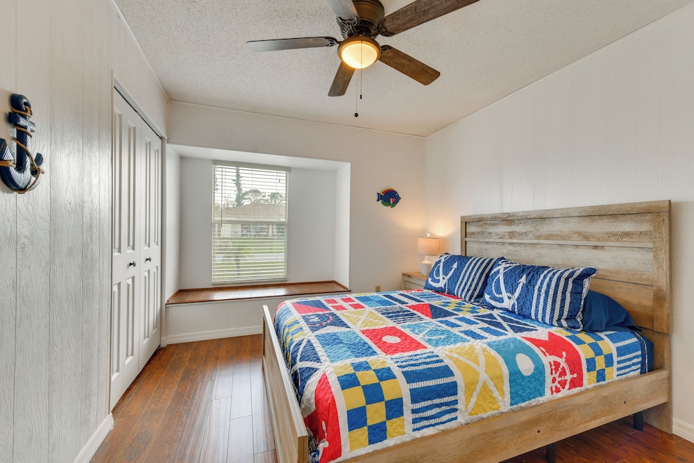 Canal-front Fishing & Pool: North Port Home