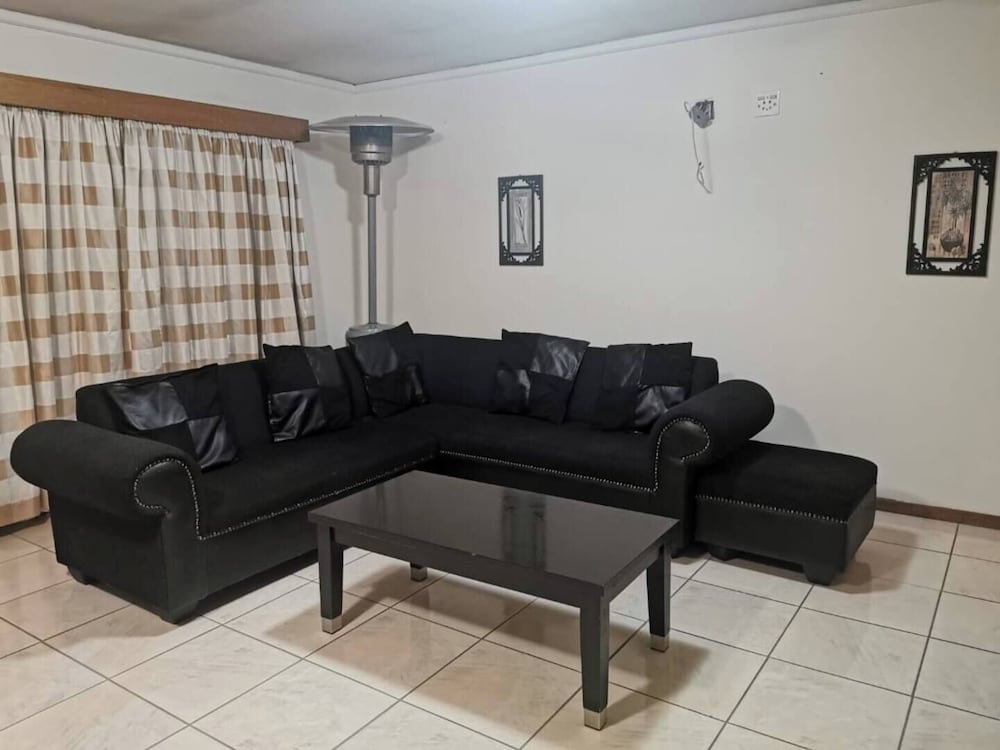 Room-charming Tshwane B&B With Secure En