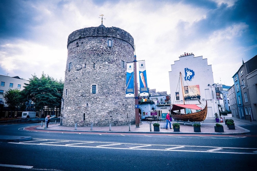 Waterford Vacations - Travelodge Waterford - Property Image 6