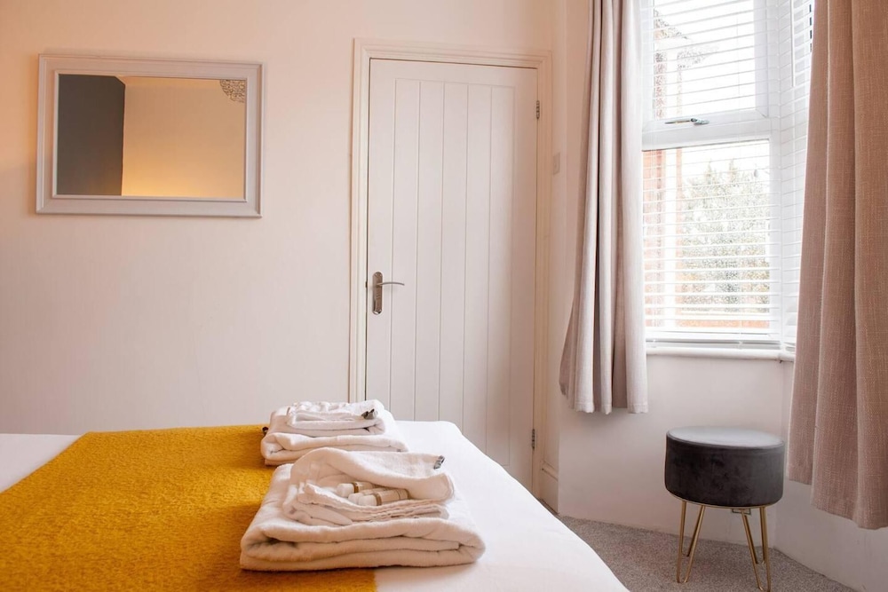 Apartment Ideal for Hospital by Nest Stays view 5