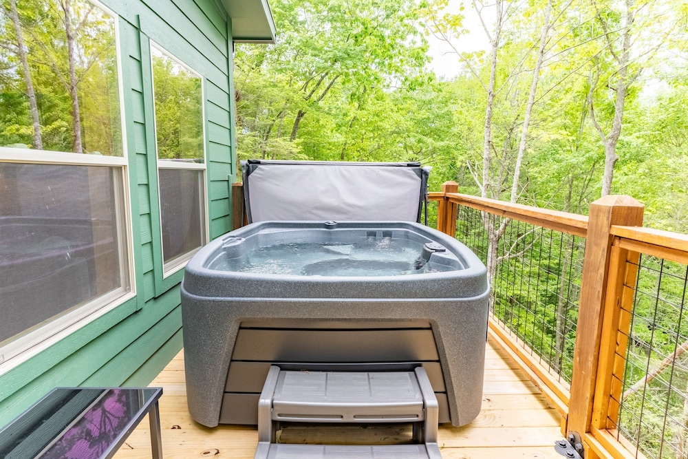 2 Brand New Cabins for Family Retreat