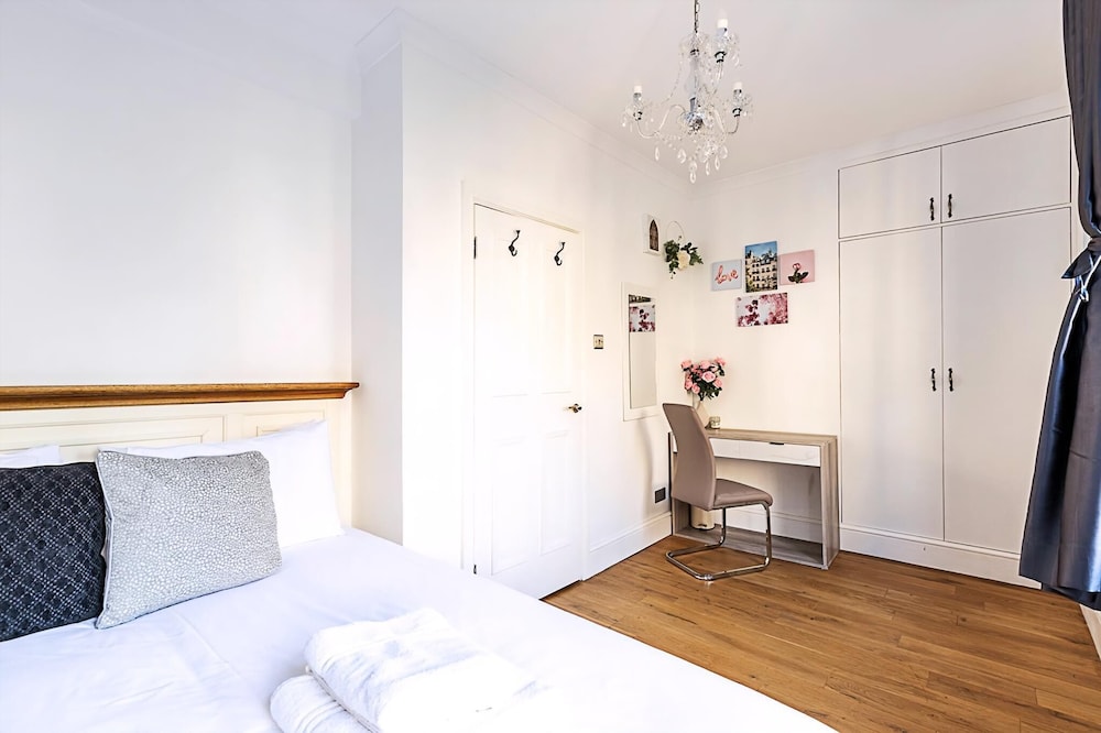 Spacious 4-bed House Near Liverpool St