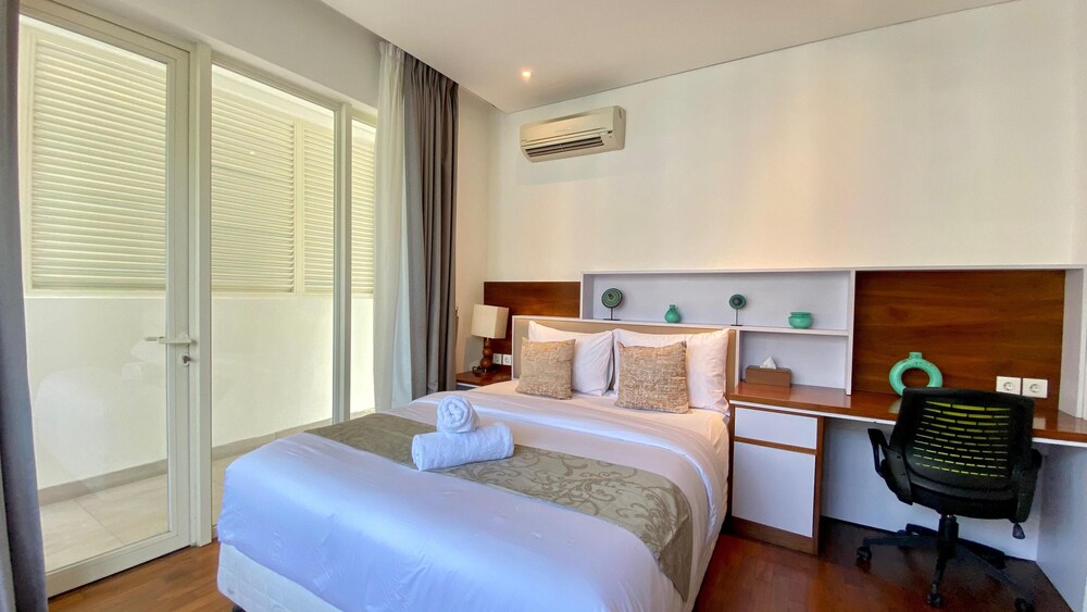 YY Villa Big Pool & Parking in Seminyak