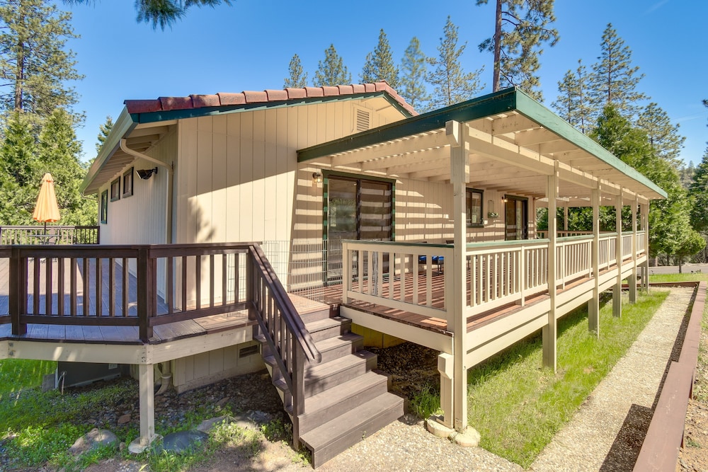 Cozy Cabin in Pine Mountain Lake Near Yosemite! view 4