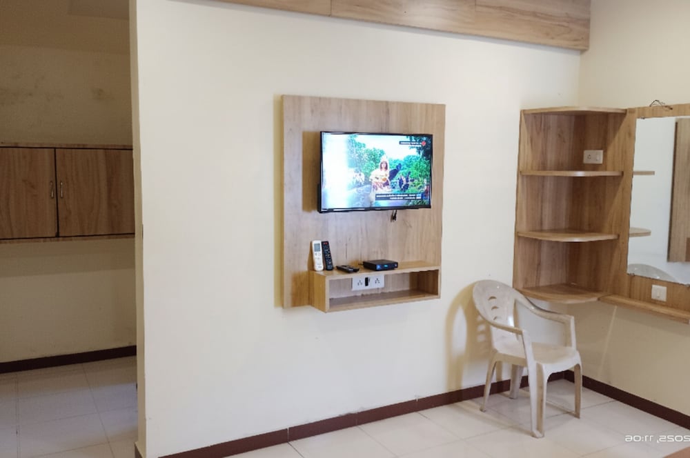 Hotel Radhika