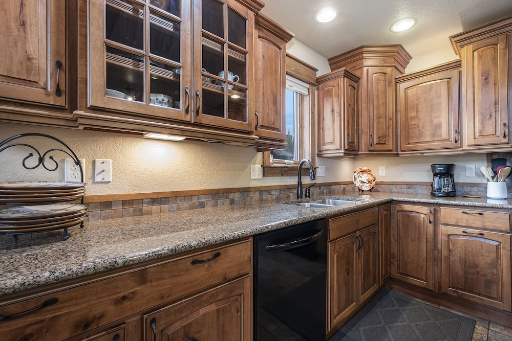 Twin Pines -- Ev 6123 3 Bedroom Townhouse by RedAwning - Property Image 37