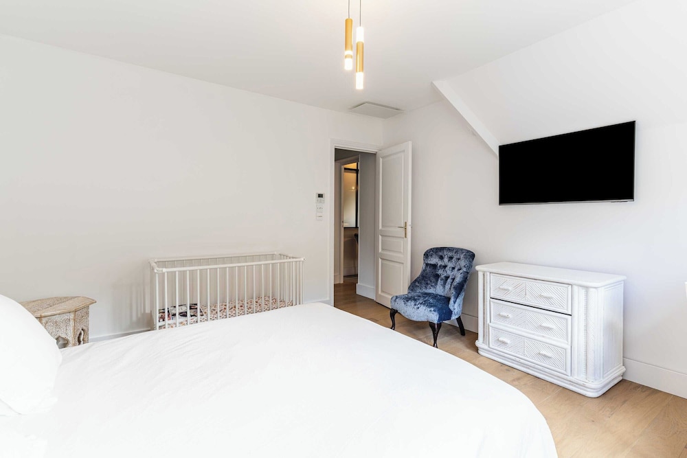 Haven of Peace With Heated Pool and Garden view 5