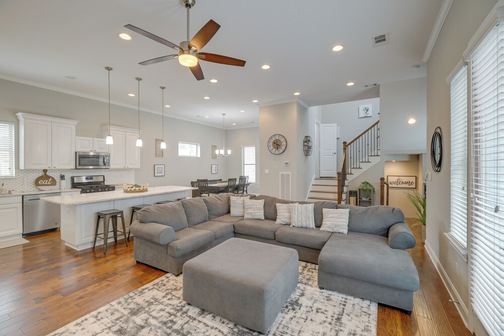 Spacious Houston Townhome ~ 5 Mi to Downtown! view 3