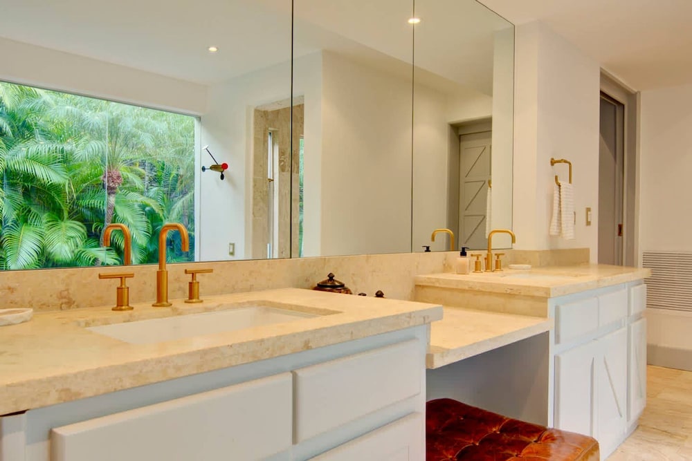 Architect s Estate w Pool Private Chef Butler