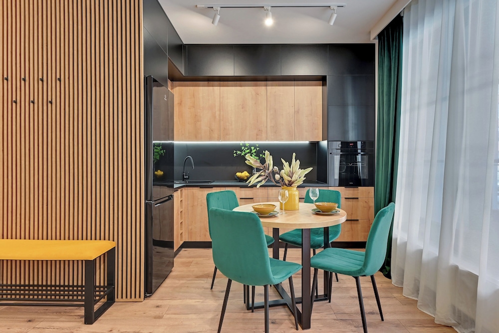 Doki Living - Foodhall & Parking by Downtown Apartments