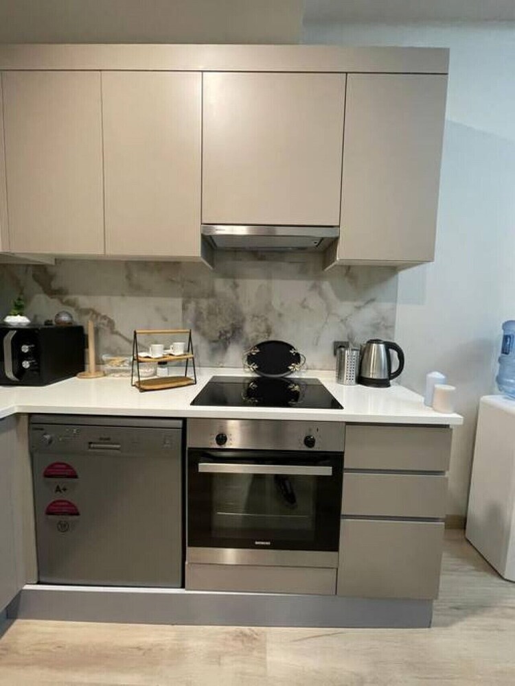 Modern Deluxe 1 1 Living Apartment Near Mall of Istanbul
