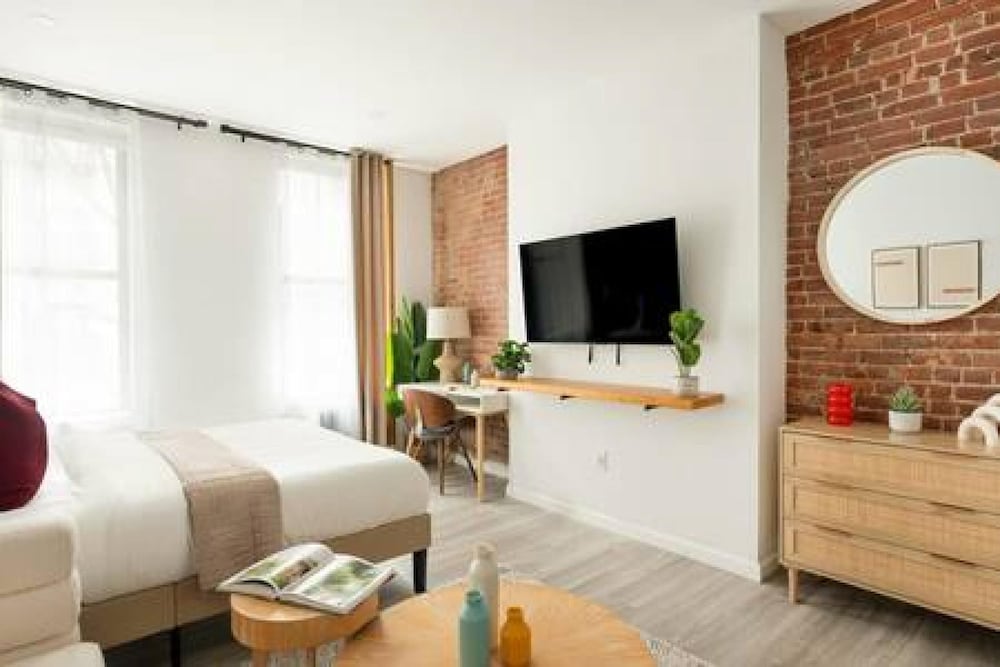 New Modern Studio UES W D