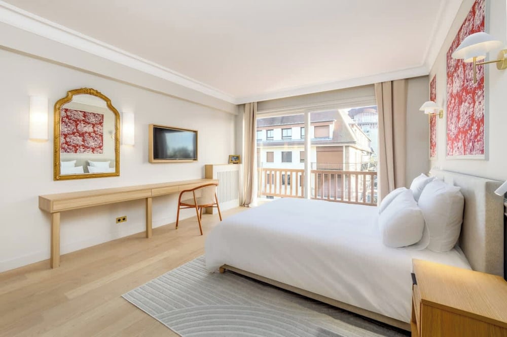 Luxury sea View 3br-2ba With Services in Deauville