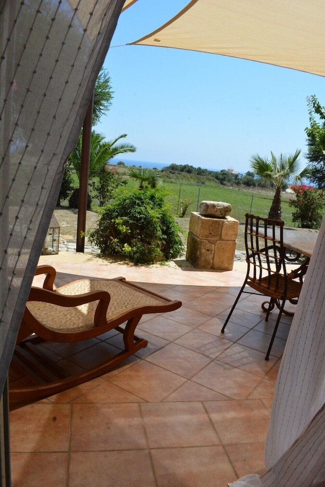 Alekos Beach Houses - Natura Rossa