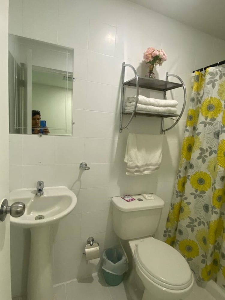 HABITACION CR-1M EN GETSEMANI CON AIRE