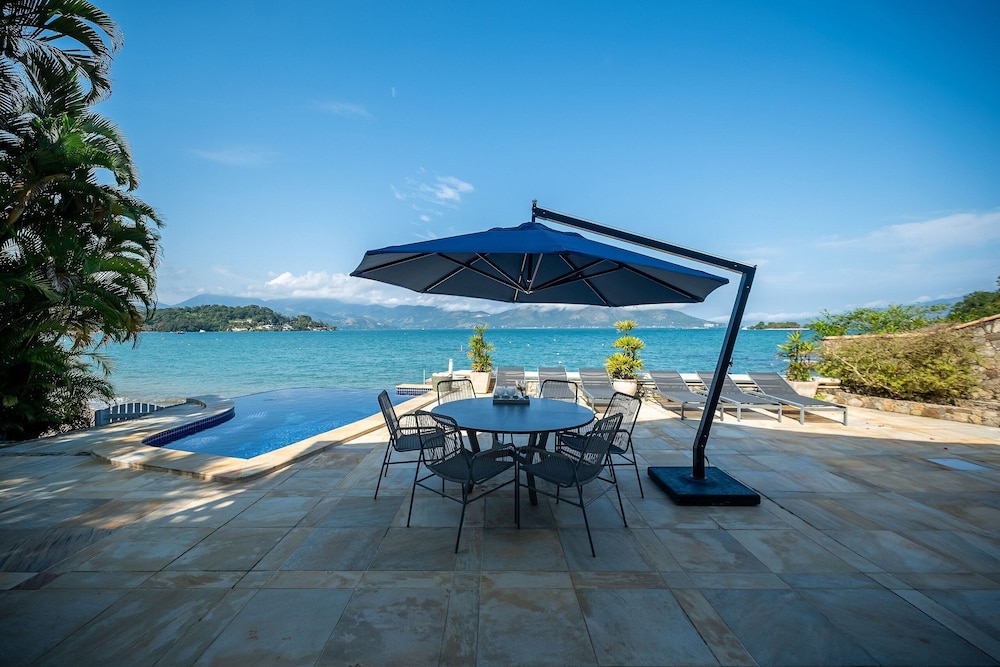 Angra - Mombaça | Mansão Espetacular Beira-Mar, 7 Suites - por Casapē Rio